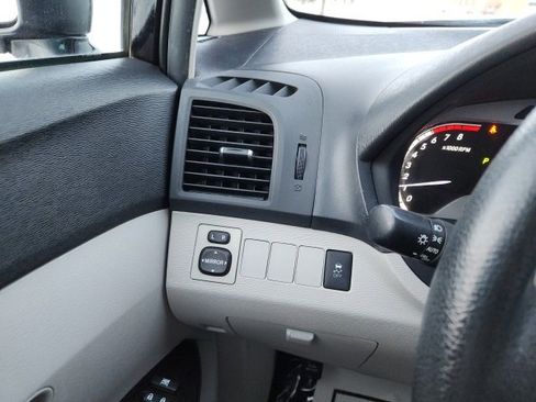 Used 2012 Toyota Venza LE image 20
