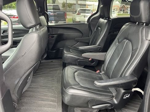 Used 2020 Chrysler Pacifica Touring-L w/ Advanced Safetytec Group FWD image 29