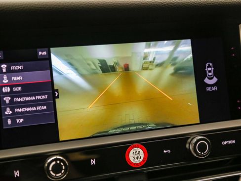 Certified 2025 Porsche Macan AWD/4WD image 29