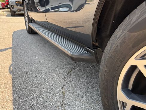 Used 2025 Ford Expedition Active AWD/4WD image 17