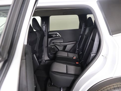 New 2026 Mitsubishi Outlander ES image 28