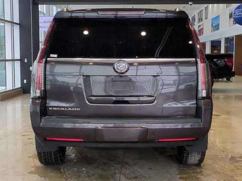 Used 2015 Cadillac Escalade Luxury image 4