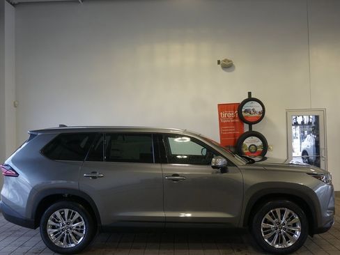 New 2026 Toyota Grand Highlander Platinum image 19