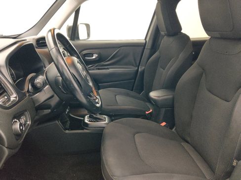 Used 2018 Jeep Renegade Altitude FWD image 17