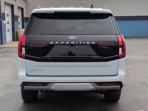 Used 2025 Ford Expedition Platinum w/ Driver's Package AWD/4WD image 7