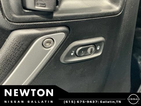 Used 2018 Jeep Wrangler Unlimited Sahara AWD/4WD image 39