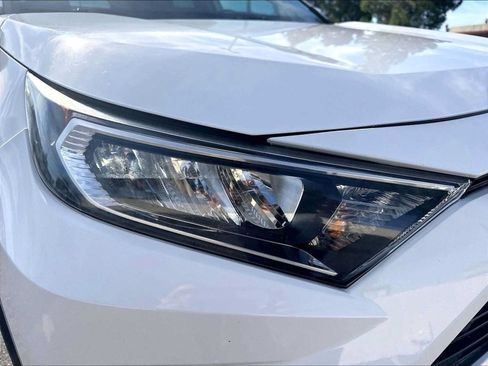 Used 2019 Toyota RAV4 XLE AWD/4WD image 29