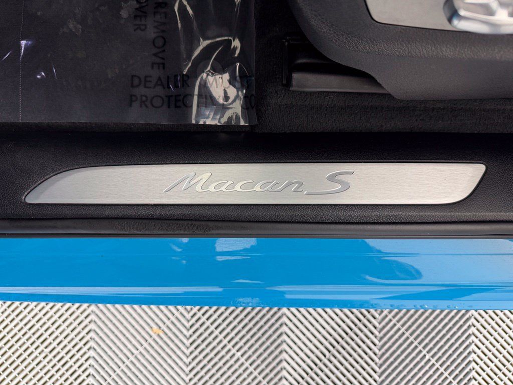 Certified 2021 Porsche Macan S AWD/4WD image 21