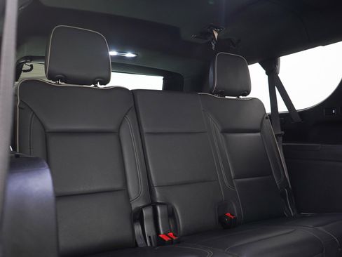 Used 2021 Chevrolet Suburban Premier w/ Premium Package AWD/4WD image 14