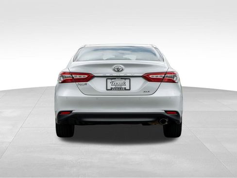 Used 2018 Toyota Camry XLE FWD image 6