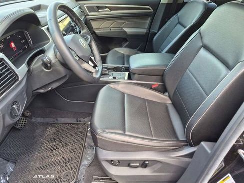 Used 2023 Volkswagen Atlas SE w/ Panoramic Sunroof Package FWD image 9