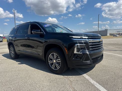 Used 2026 Chevrolet Traverse LT FWD image 8