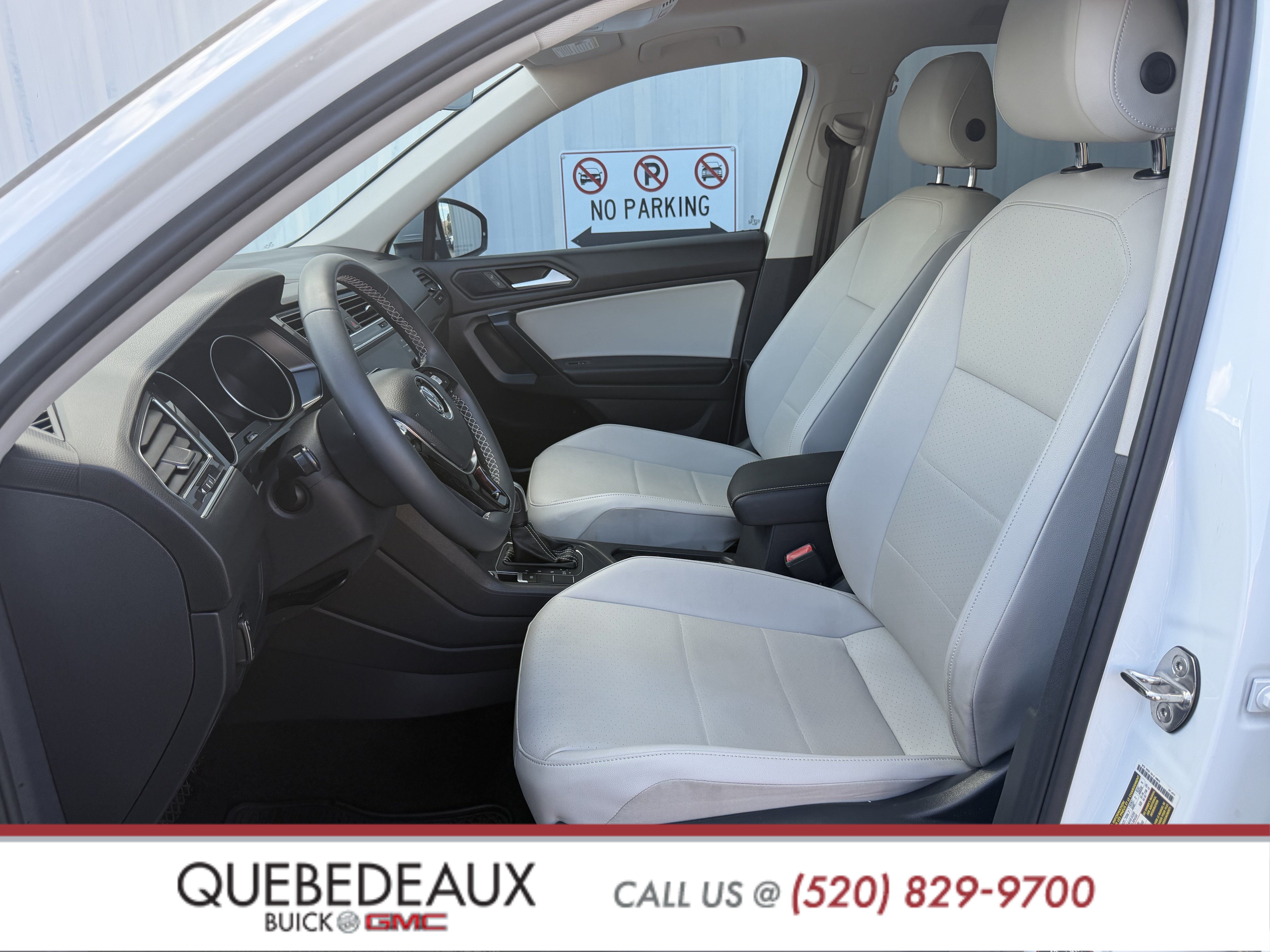 Used 2021 Volkswagen Tiguan SE w/ Panoramic Sunroof Package FWD image 9