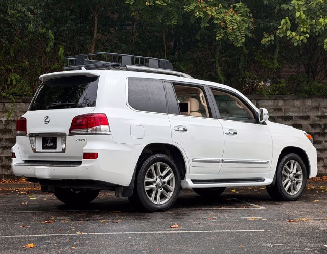 Used 2015 Lexus LX 570 4WD w/ Luxury Package image 5