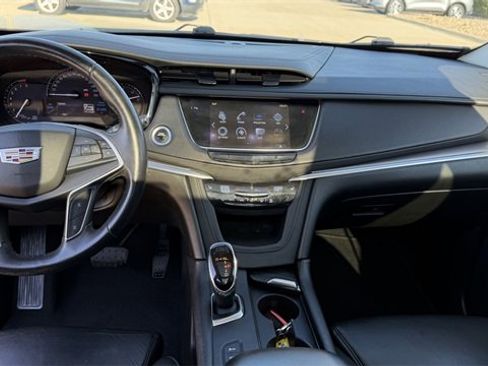 Used 2017 Cadillac XT5 Luxury image 28