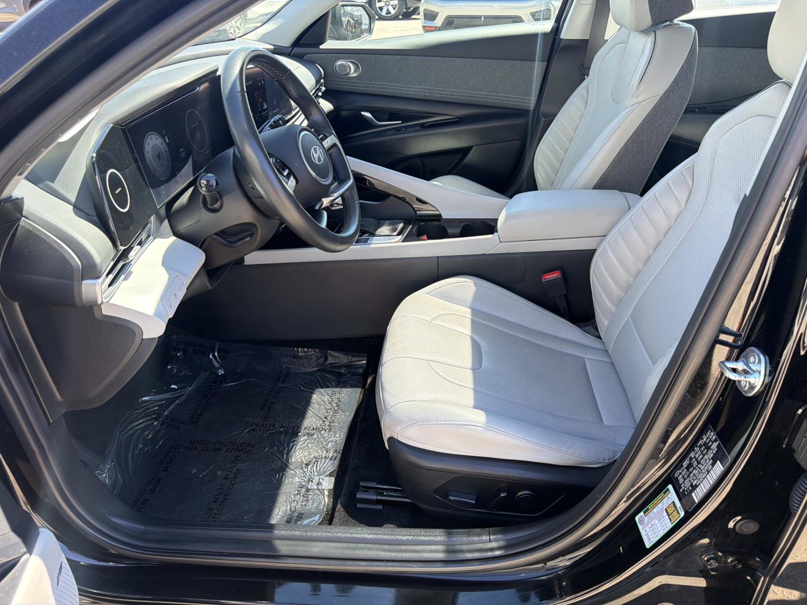 Used 2024 Hyundai Elantra Limited FWD image 16