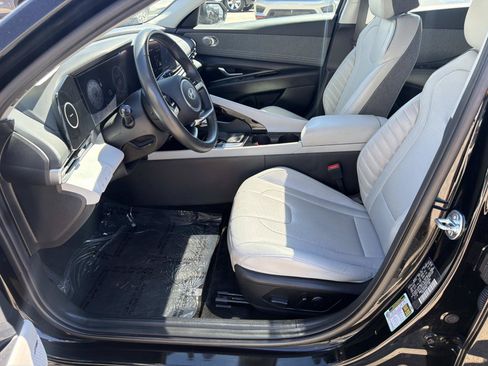 Used 2024 Hyundai Elantra Limited FWD image 16