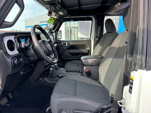 Used 2025 Jeep Wrangler Sport image 11