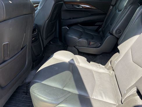 Used 2016 Cadillac Escalade Luxury AWD/4WD image 8