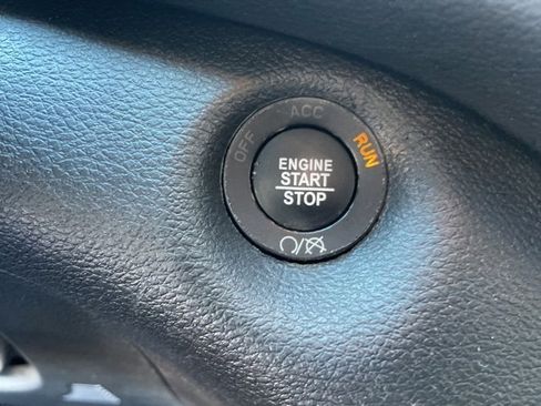 Used 2022 Jeep Cherokee Limited image 34