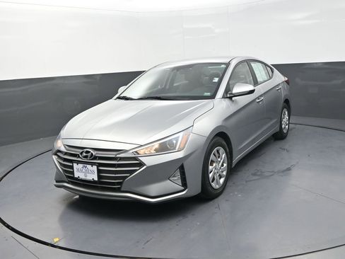 Used 2020 Hyundai Elantra SE FWD image 4