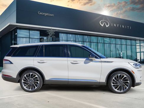 Used 2020 Lincoln Aviator Reserve w/ Equipment Group 202A image 3