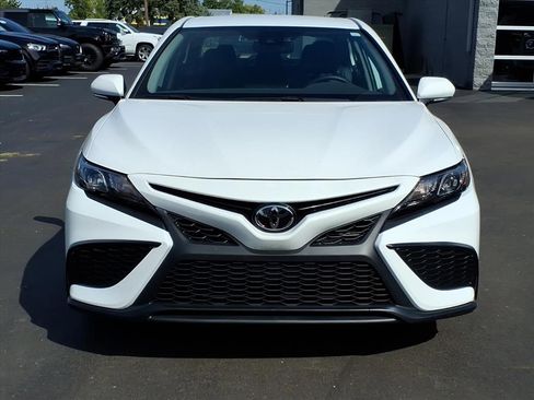 Used 2022 Toyota Camry SE w/ Convenience Package image 5
