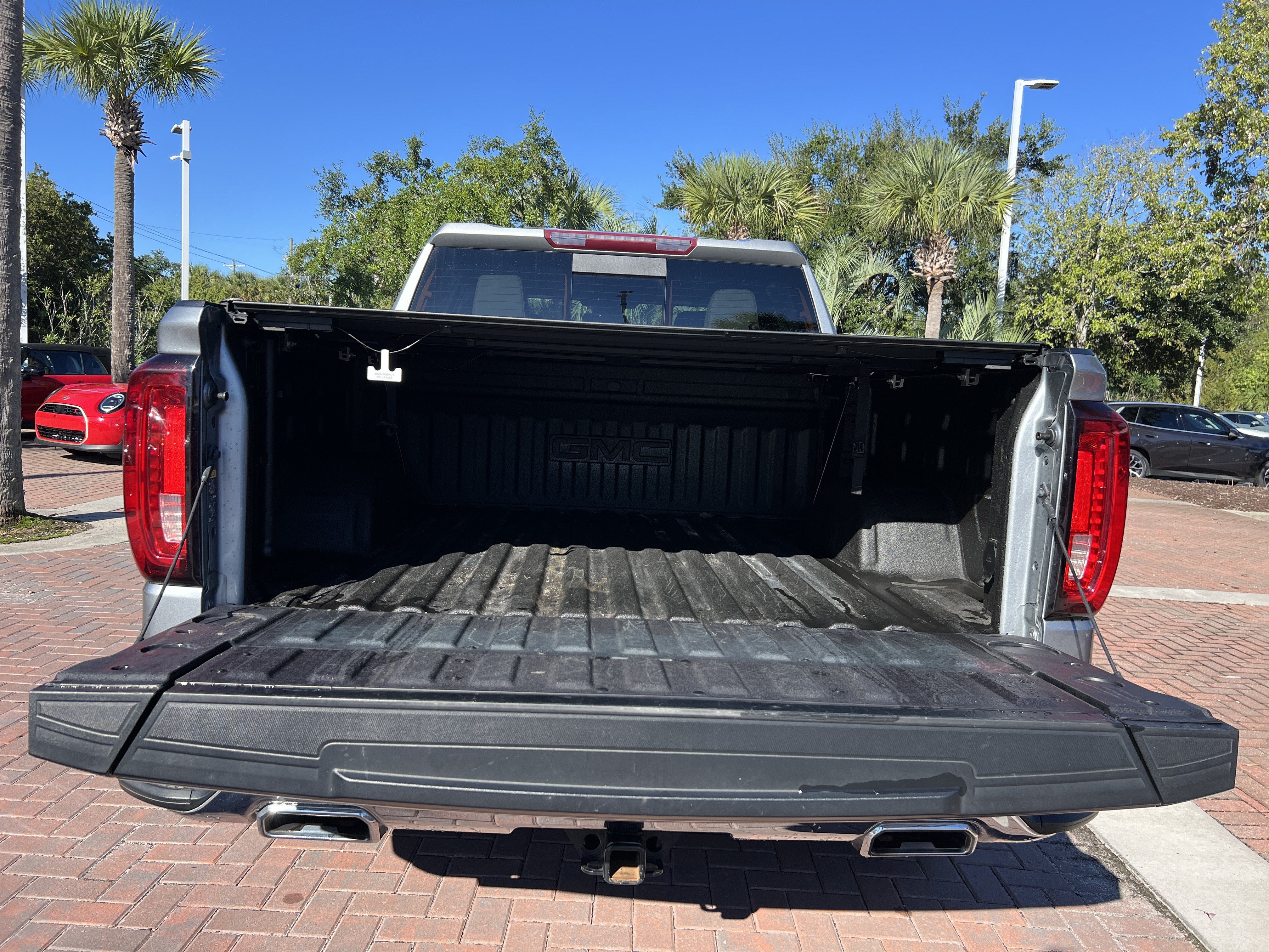 Used 2024 GMC Sierra 1500 SLT w/ SLT Premium Plus Package AWD/4WD image 32
