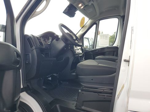 Used 2025 RAM ProMaster 2500 w/ Convenience Group image 4