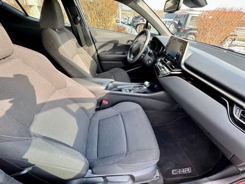 Used 2019 Toyota C-HR LE image 14