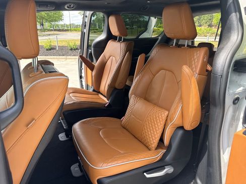 Used 2022 Chrysler Pacifica Pinnacle FWD image 31