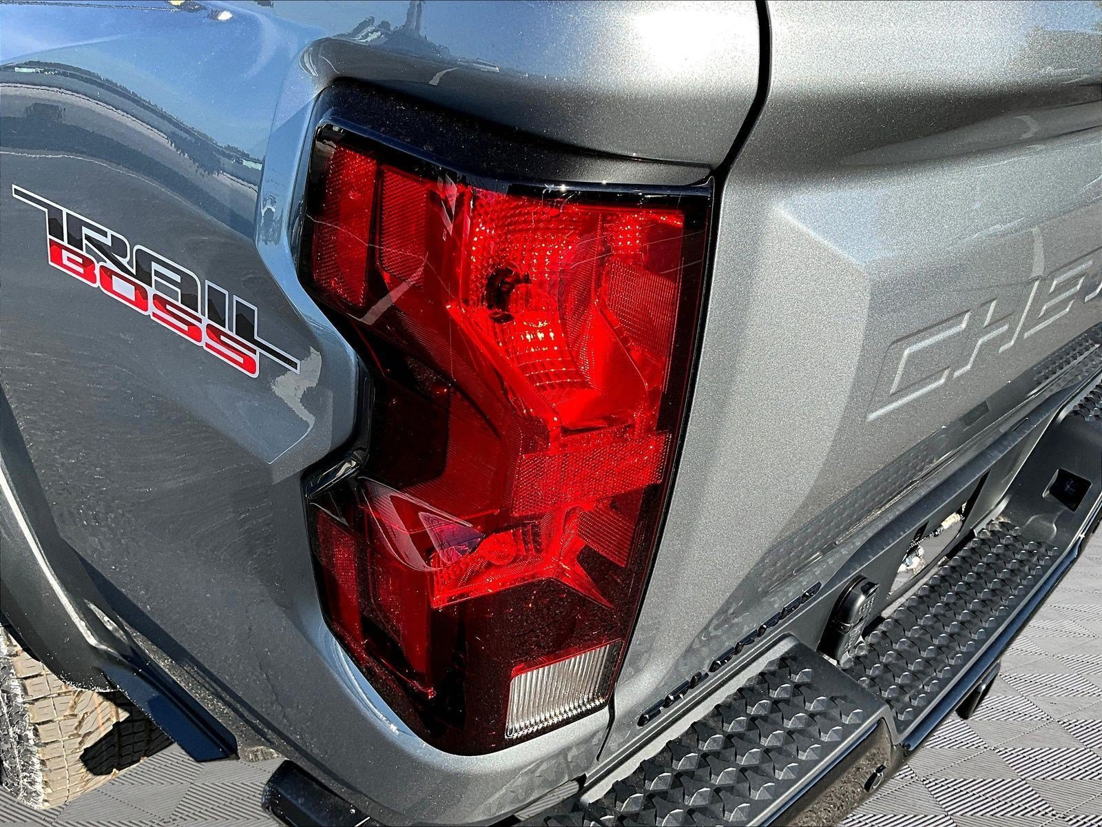 New 2026 Chevrolet Colorado Trail Boss w/ Midnight Edition AWD/4WD image 14