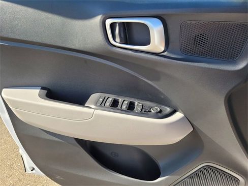 New 2025 Hyundai Venue SEL image 12