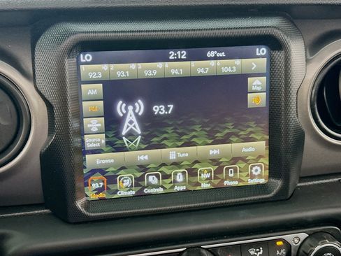 Used 2023 Jeep Wrangler Unlimited w/ Sun & Screen Package AWD/4WD image 18