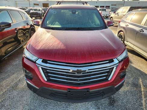 Used 2023 Chevrolet Traverse LT FWD image 2