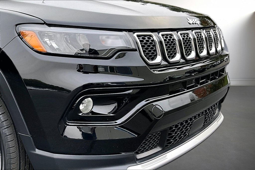 Used 2024 Jeep Compass Limited AWD/4WD image 31