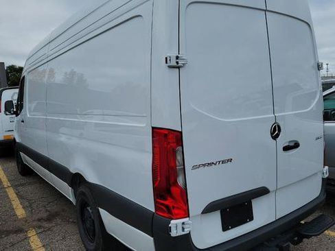 Used 2025 Mercedes-Benz Sprinter 2500 image 4