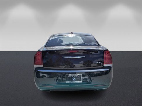 Used 2019 Chrysler 300 C w/ Sun, Sound & Nav Package image 5