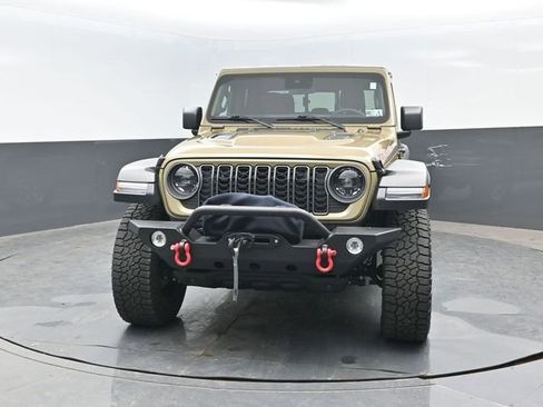 Used 2025 Jeep Gladiator Rubicon w/ Convenience Group AWD/4WD image 21