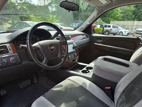 Used 2009 Chevrolet Avalanche LT AWD/4WD image 12