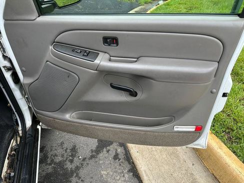 Used 2005 Chevrolet Tahoe 4WD w/ Skid Plate Package image 12