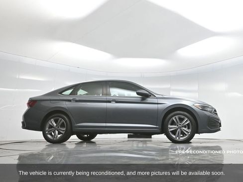 Used 2022 Volkswagen Jetta SE image 60