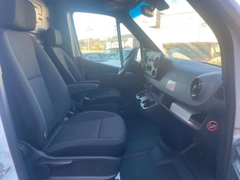 Used 2020 Freightliner Sprinter 2500 image 10