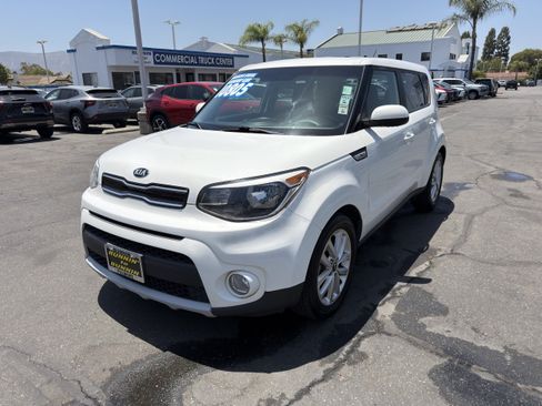 Used 2019 Kia Soul + FWD image 4