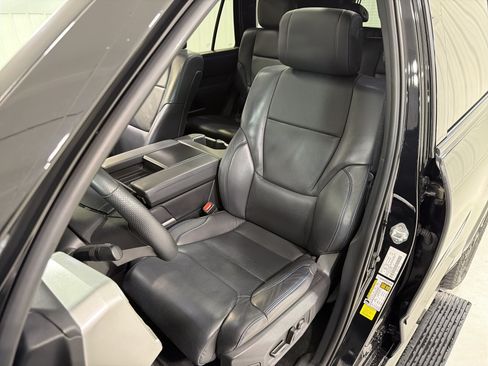 Used 2024 Toyota Sequoia Platinum AWD/4WD image 11