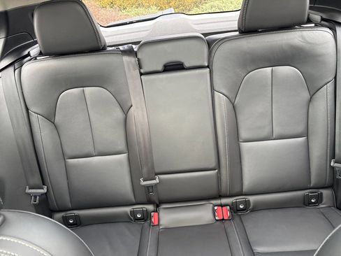 Certified 2025 Volvo XC40 B5 Core image 35