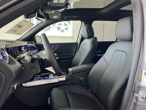 Used 2025 Mercedes-Benz GLB 250 4MATIC image 10