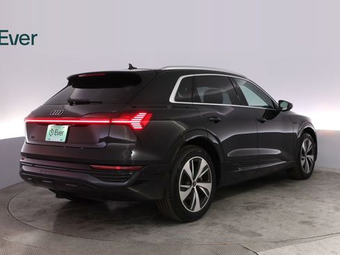 Used 2024 Audi Q8 e-tron Premium Plus w/ Premium Plus Package AWD/4WD image 3