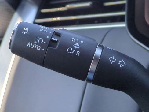 New 2025 Land Rover Range Rover Long Wheelbase SE image 27