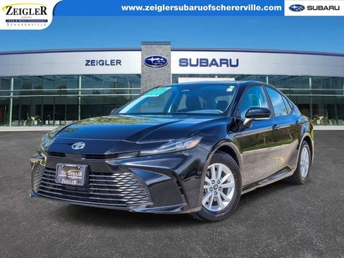 Used 2025 Toyota Camry LE w/ Convenience Package FWD image 1